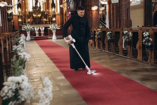 Baznīcas uzkopšana